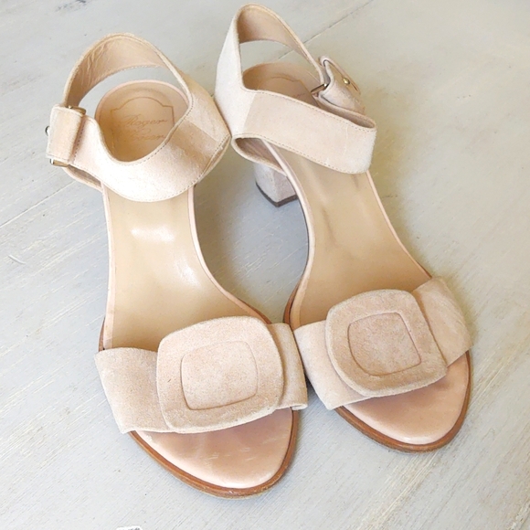 Roger Vivier Shoes - Roger Vivier Beige Suede Sandal